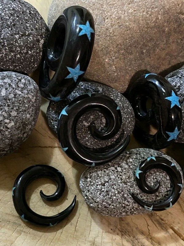 PAR BOCINA ESPIRAL TAPONES TÚNEL CON INCRUSTACIÓN TURQUESA ESTRELLAS MEDIDORES TAPÓN MEDIDOR  Foto 4 de 4