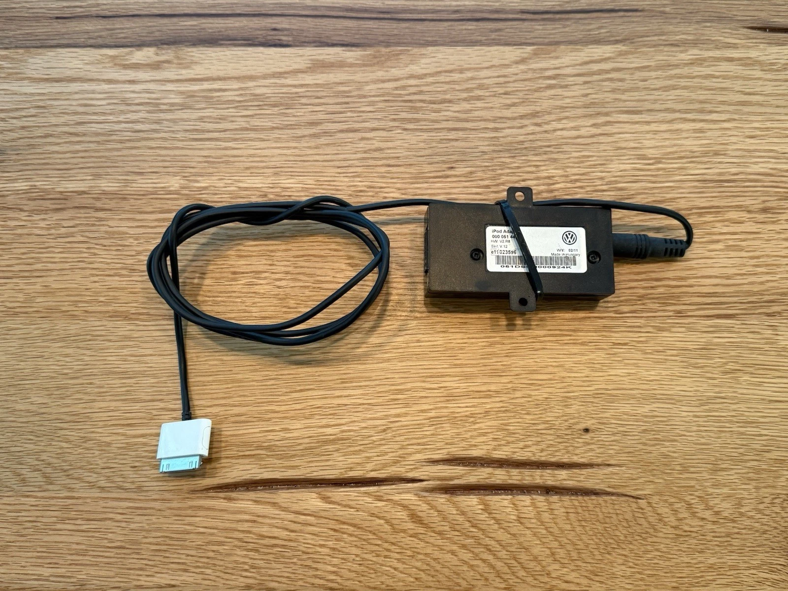VW  Volkswagen 12v Ipod Adapter Connection Unit OEM 000 051 444 P - Used Cond