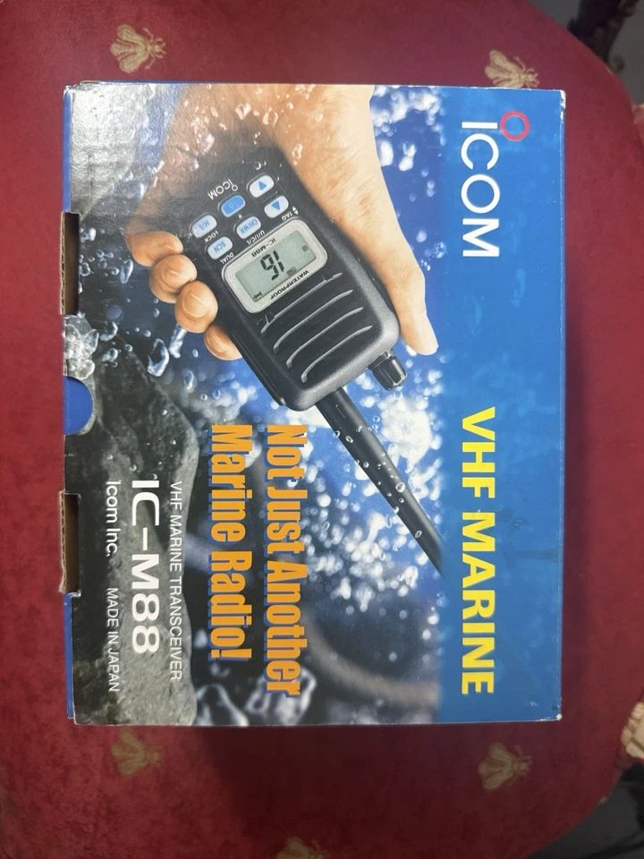 Icom IC-M88 VHF Marine Transceiver Radio With Charger - Image 2 of 2