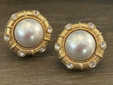 Vintage Joan Rivers 80s Goldtone Chunky Faux Pearl  Clip On Earrings