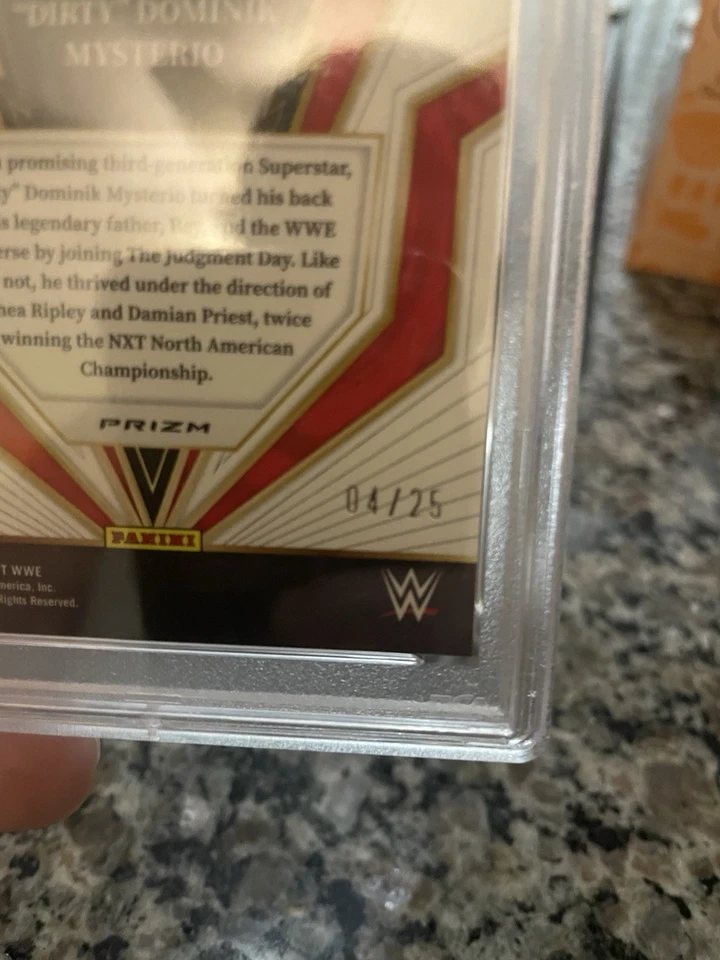 2024 Select WWE Dominik Mysterio Turboalimentado Tie Dye Prizm/25 Foto 3 de 3