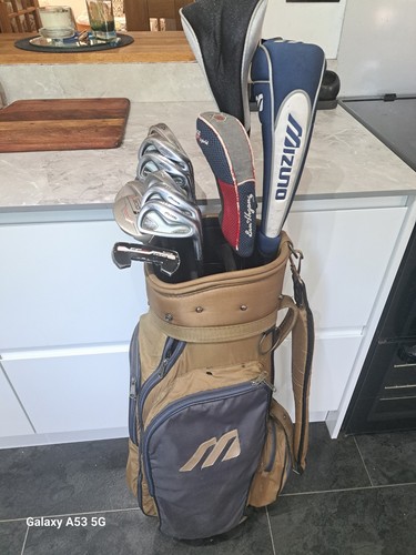 FULL SET OF MENS MIZUNO GOLF CLUBS, MP001 WOODS, SOME MX-300 IRONS, RIGHT HANDED