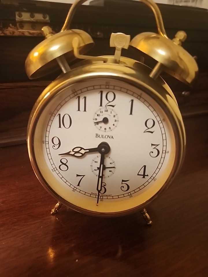 Vintage Bulova Twin Bell Alarm Clock B8123 Gold Tone Keywind