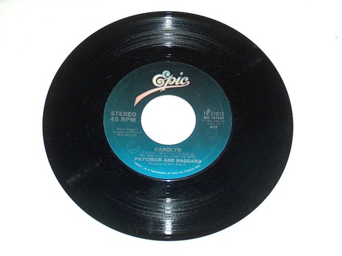 45 RPM Paycheck & Haggard Carolyn, I Can't Hold Myself In Line Epic 51012 NM - Picture 2 of 4
