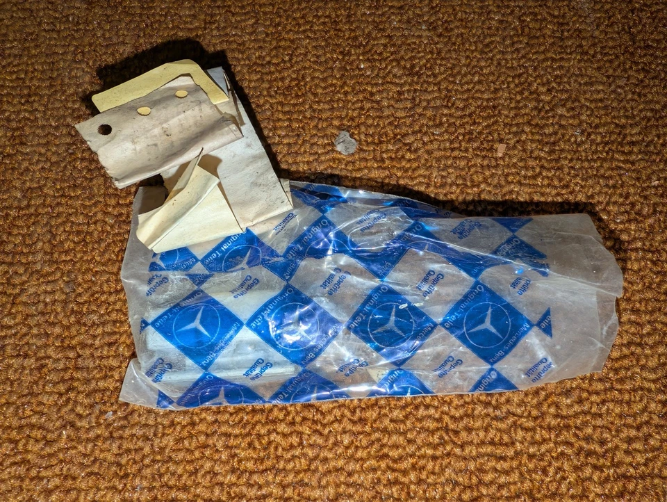 Guía ventana delantera izquierda mercedes original 230sl 250sl 280sl w113 1137250932 Foto 4 de 4