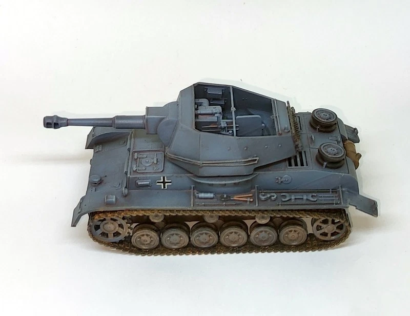 PRO BUILT 1/48  Geschutzwagen IVb 10,5cm leFH 18/1 - ready model - Image 3 of 4