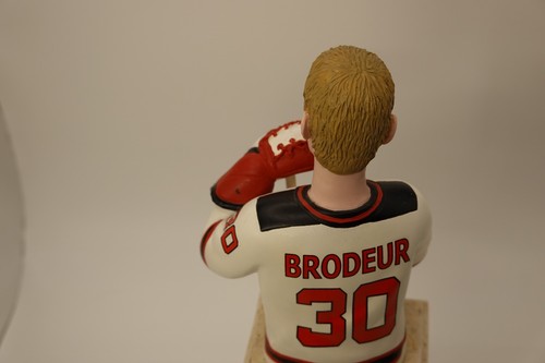 Martin Brodeur - New Jersey Mini-Bust 2002-03 UD Classic Portraits -ORIGINAL BOX - Picture 14 of 24