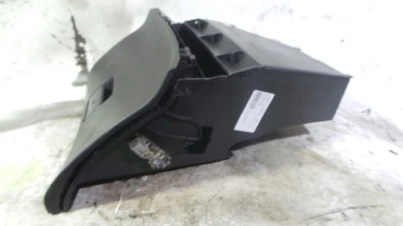 1396550 GLOVE BOX FOR PEUGEOT 307 (S1) XR 2001 - Image 2 of 4