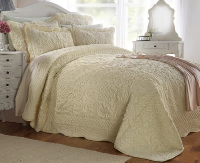 DIANA COWPE Fluffy Cosmos Fleece Quilted Bedspread Throw & Pillowsham