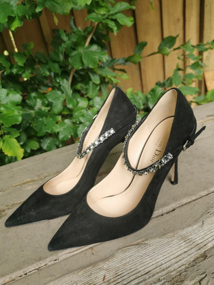 Pointed toe hotsell suede pumps