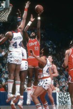 Dwight Jones of the Chicago Bulls 1981 Basketball Photo 3