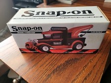 Snap-On Vintage Model A Wrecker Locking Coin bank 1:25 Scale New in Box SSX 2043