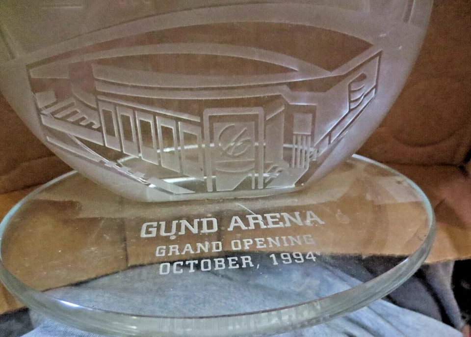 复古 Gund Arena Cleveland OH 树脂玻璃 1994 年 10 月盛大开幕 — 第 3/4 张图片