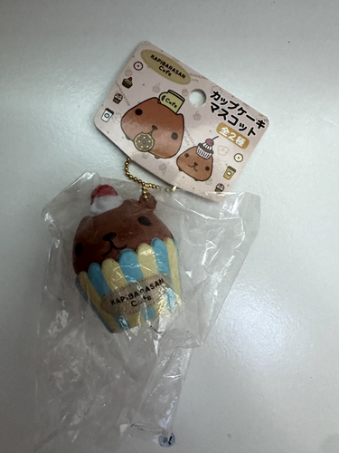 Kapibarasan Cafe Cupcake Squishy Keychain - New