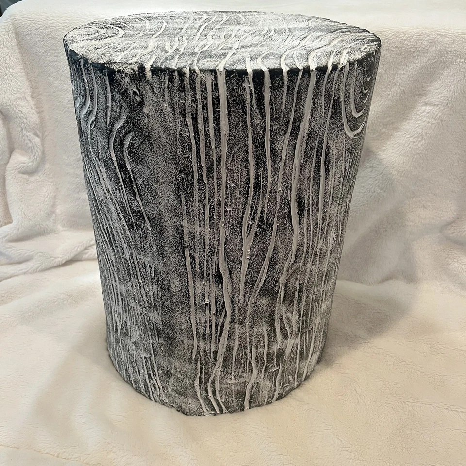 Uttermost 风格树桩凳口音边桌带白色木纹饰面 — 第 3/4 张图片