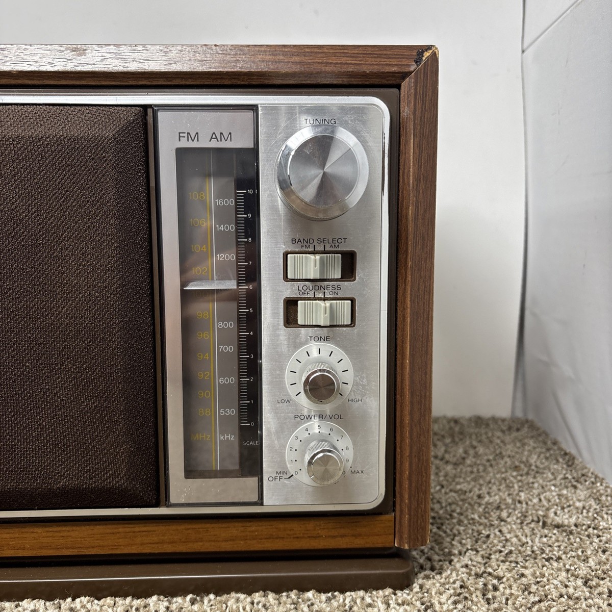 Vintage Sony AM/FM Tabletop 2 Bands Radio Woodgrain ICF