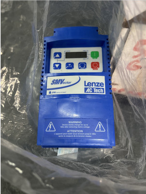 New  Lenze AC Tech ESV152N04TXB531 XX1B32 Frequency Inverter Drive 3 Phase 1.5kw