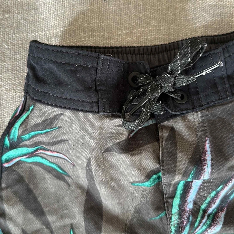 Quiksilver ребенка ясельного возраста тропический принт доска шорты размер 2 - Изображение 2 из 4