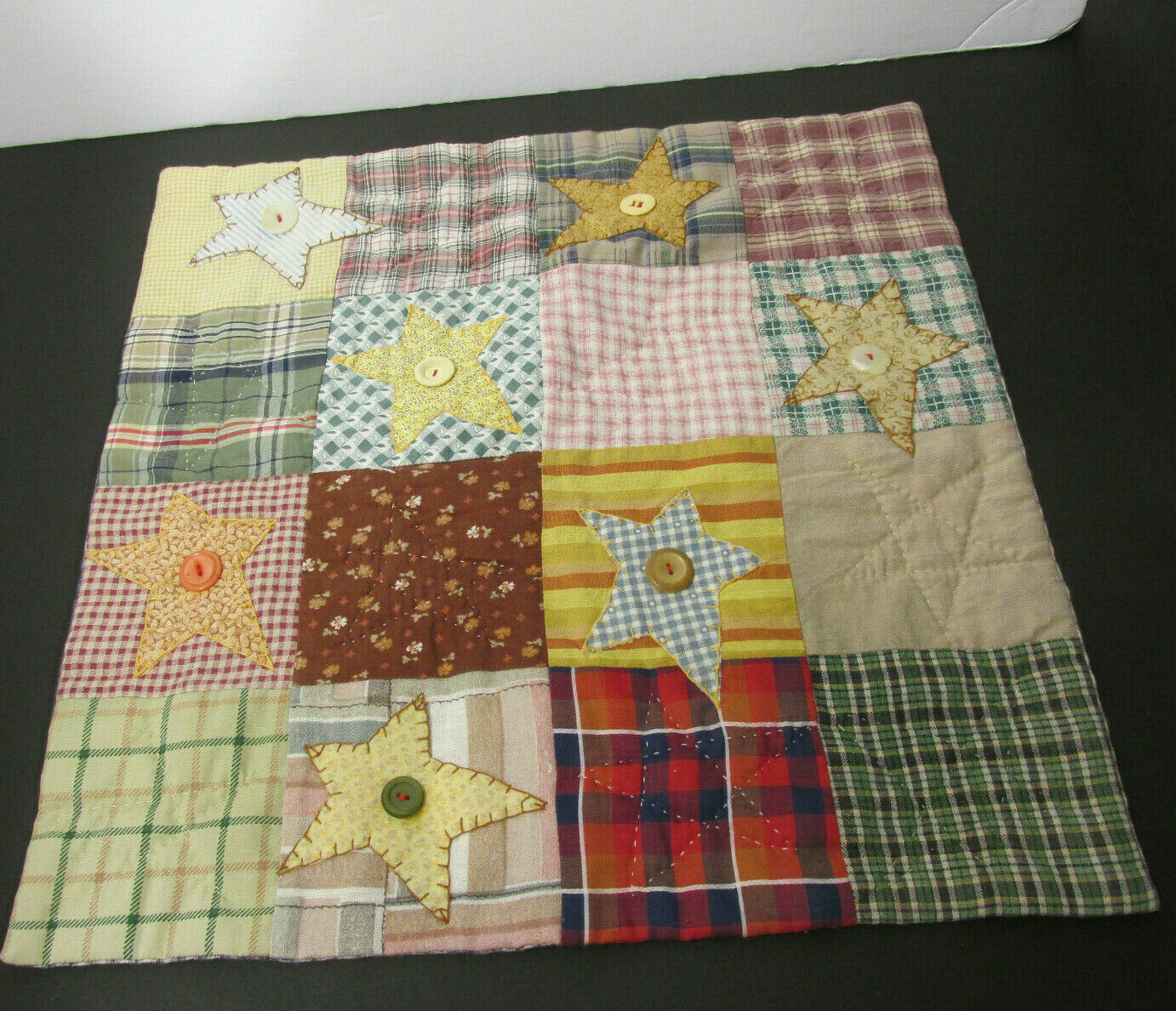 2 SMALL BUTTON / QUILTS LOVERS HANDMADE HOURS OF FUN IN GRANDMOTHERS BUTTON BOX