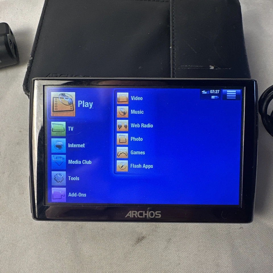 Tablet Archos 5 WiFi (250 GB)- Base de batería, base grande, cables, folletos, paquete Foto 2 de 4