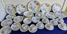 VINTAGE HEINRICH BAVARIA GERMANY DINNERWARE SET,FLORAL DESIGN SETTING OF 8 NICE