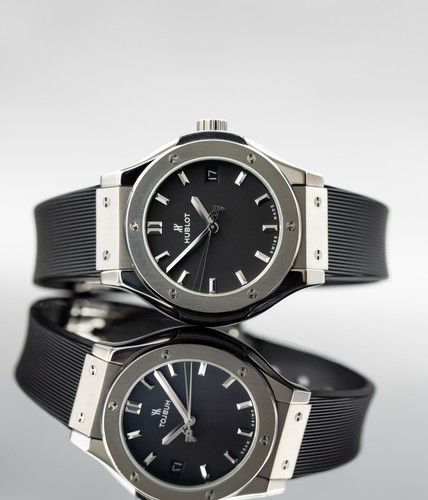 Hublot Classic Fusion Quartz 33MM Black Dial 581.NX.1171.RX Bo...