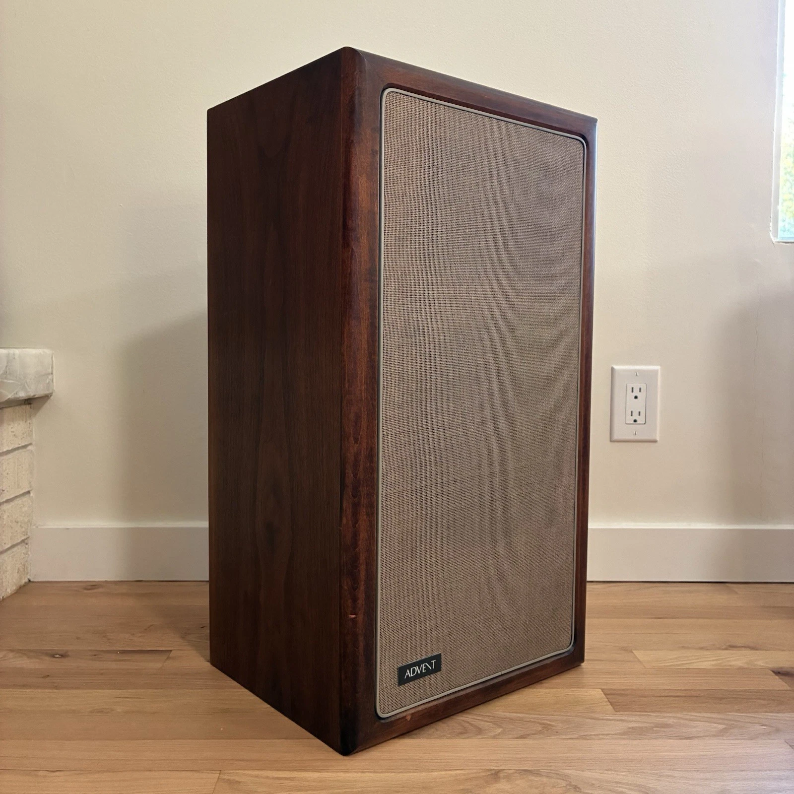 Vintage MCM Advent NLA (A4) Bullnose Walnut Speakers *Clean! *Refoamed! image 2