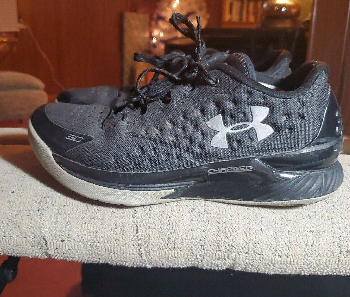 Under armour curry 1 kids deals shoes