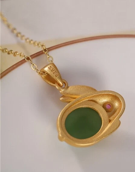 I02 Gancio Coniglio Con Giada Verde Argento Sterling 925 Placcato Oro - Immagine 3 di 4