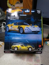 Hot Wheels Exotic Envy '69 Alfa Romeo 33 Stradale with Real Riders