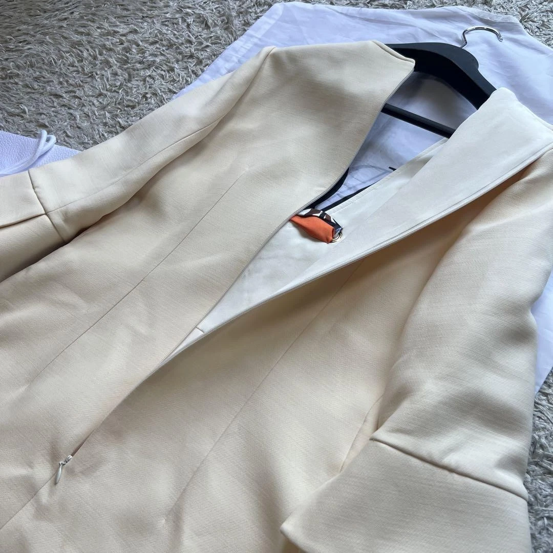 OFF WHITE Buon articolo Christian Dior sciarpa abito beige svasato Christian Dior bianco sporco tre