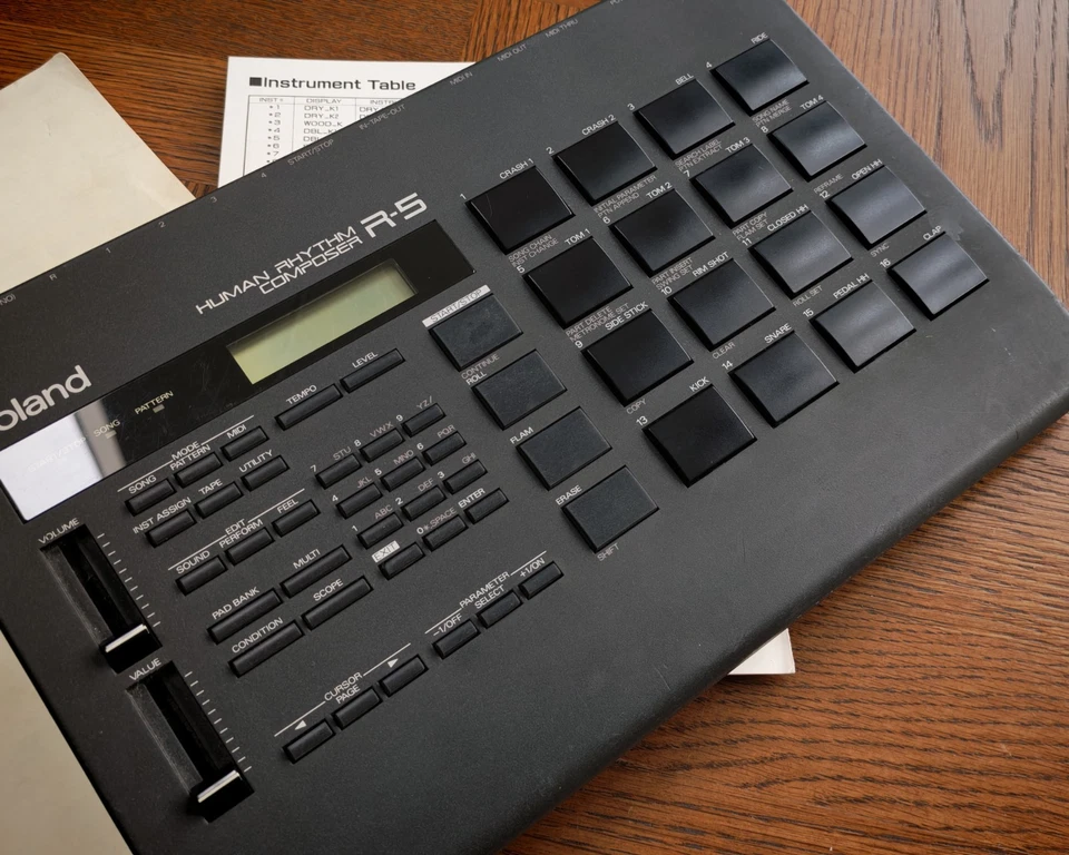 Roland R-5 Drum Machine with Power Supply & Manuals. Home use, Great Condition. - Image 3 of 4