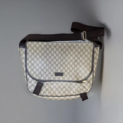 Grand sac bandoulière Gucci GG Supreme toile messanger