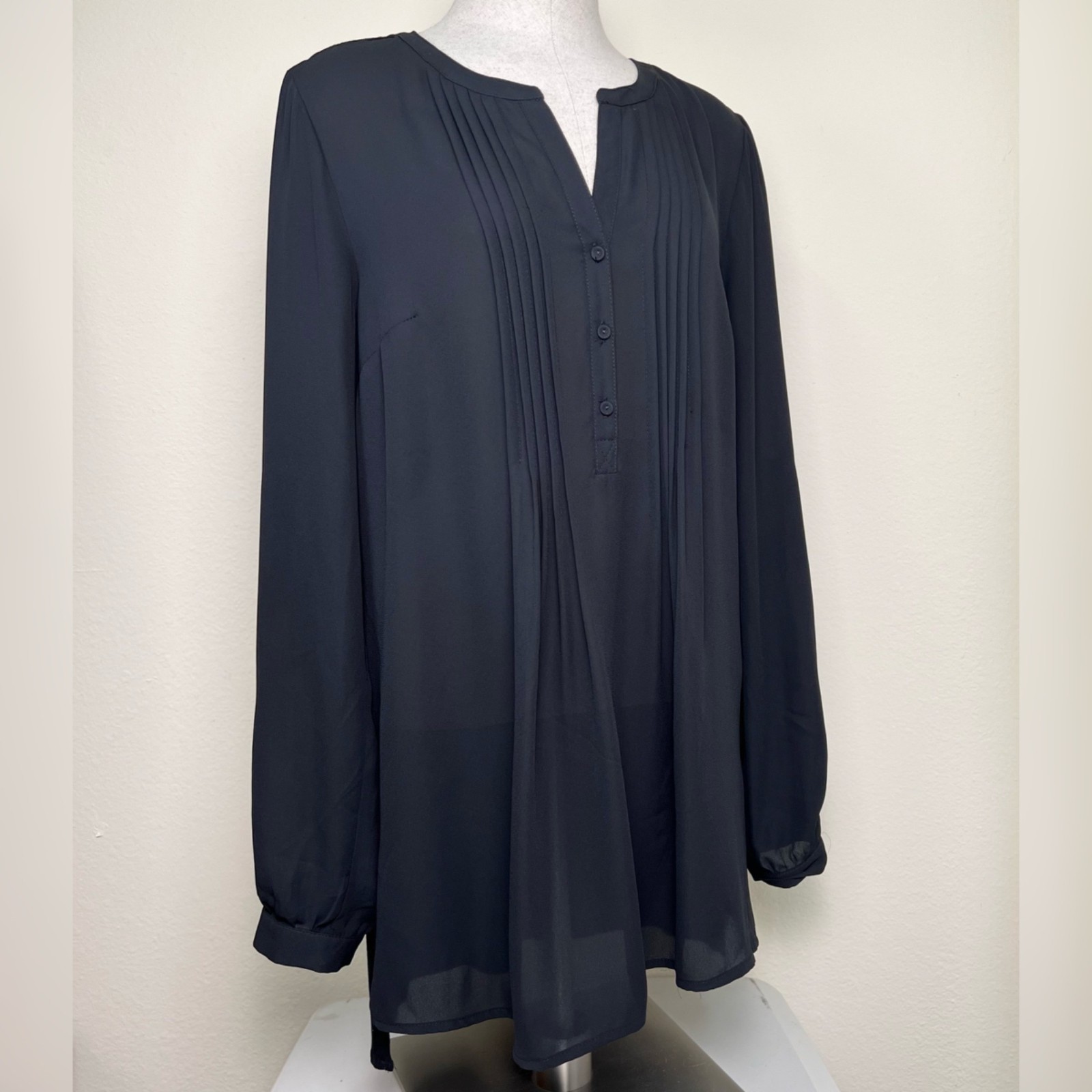 DR2 Black Splitneck Pleated Button Long Tunic Blo… - image 3
