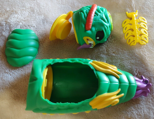 TREASURE X ALIEN DISSECTION KIT w/GREEN GIZMUCK ALIEN, CRITTER, FIGURE & SKULL - Picture 6 of 14