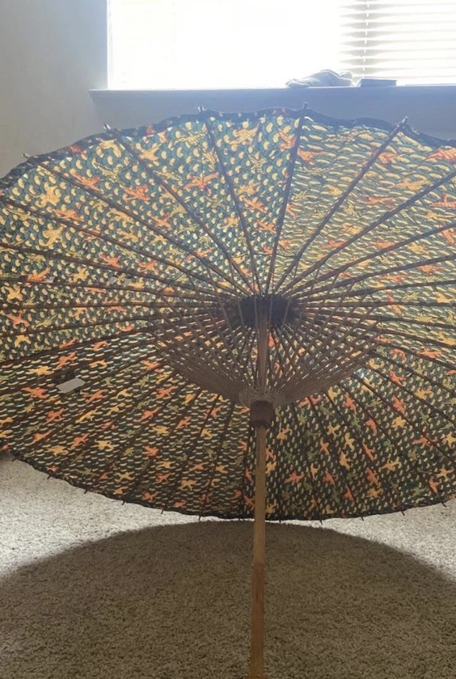 Paraguas de papel asiático vintage - diseño artesanal de bambú y pájaro batik Foto 2 de 4