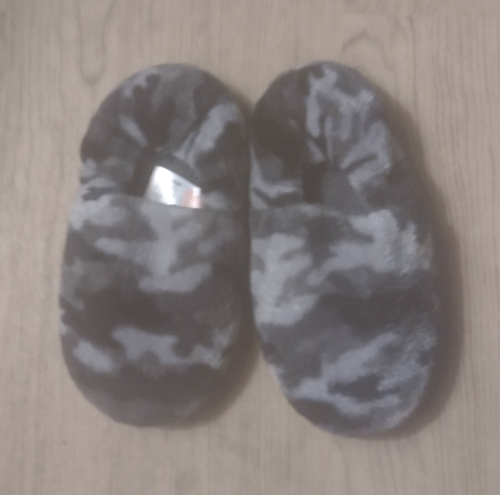 SAOLA Pantofole mimetiche taglia 10 11 f&f pelliccia sintetica grigia e nera suola antiscivolo