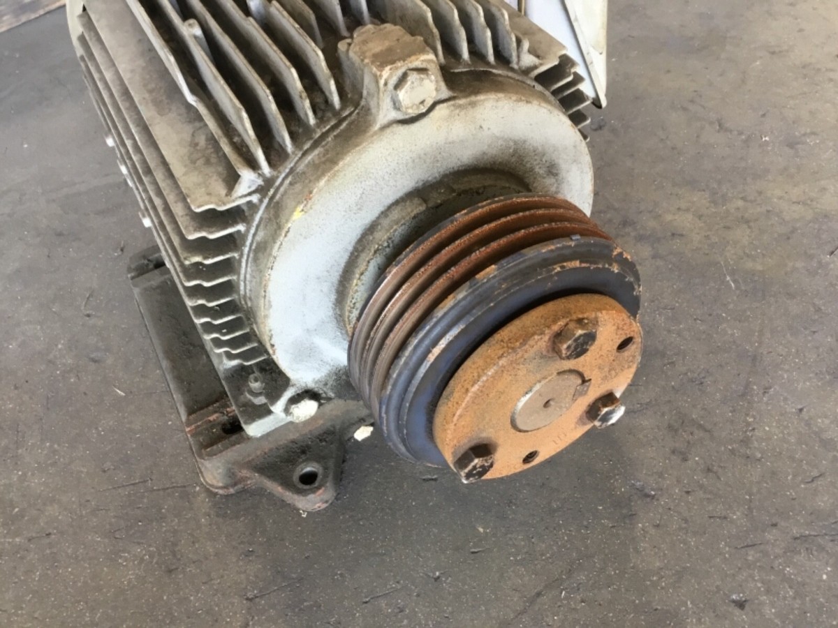 Toshiba Induction Motor 3 PH 7.5 kw 1435/1740 rpm 200/220V Toshiba Induction Motor 3 PH 7.5 kw 1435/1740 rpm 200/220V