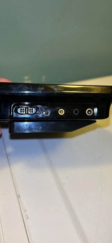 Eviant T7 7" Portable LCD TV - Black - Image 3 of 4