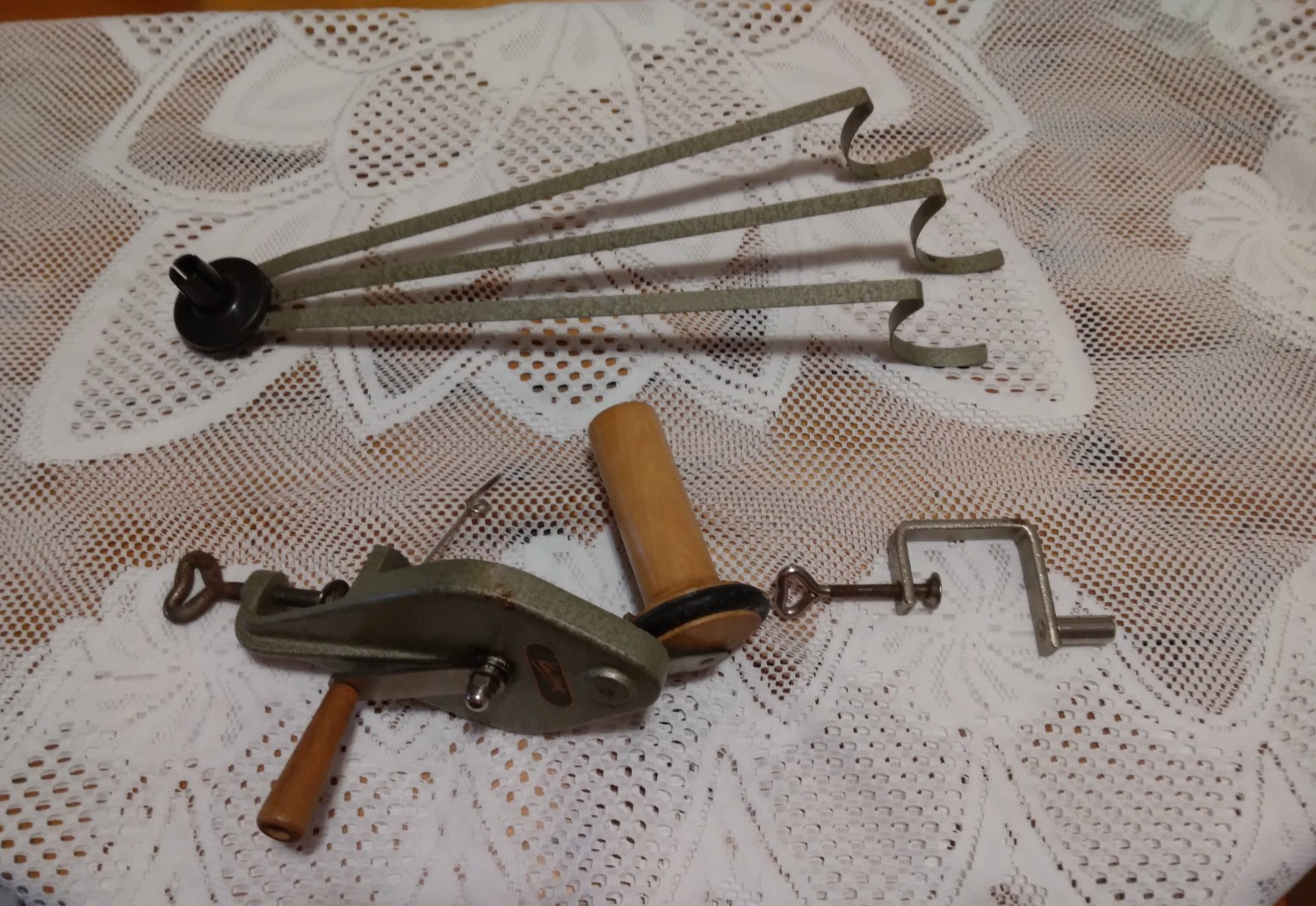 Vintage Knittax Mechanical Yarn Wool Winder Table Mount Knitting Tool