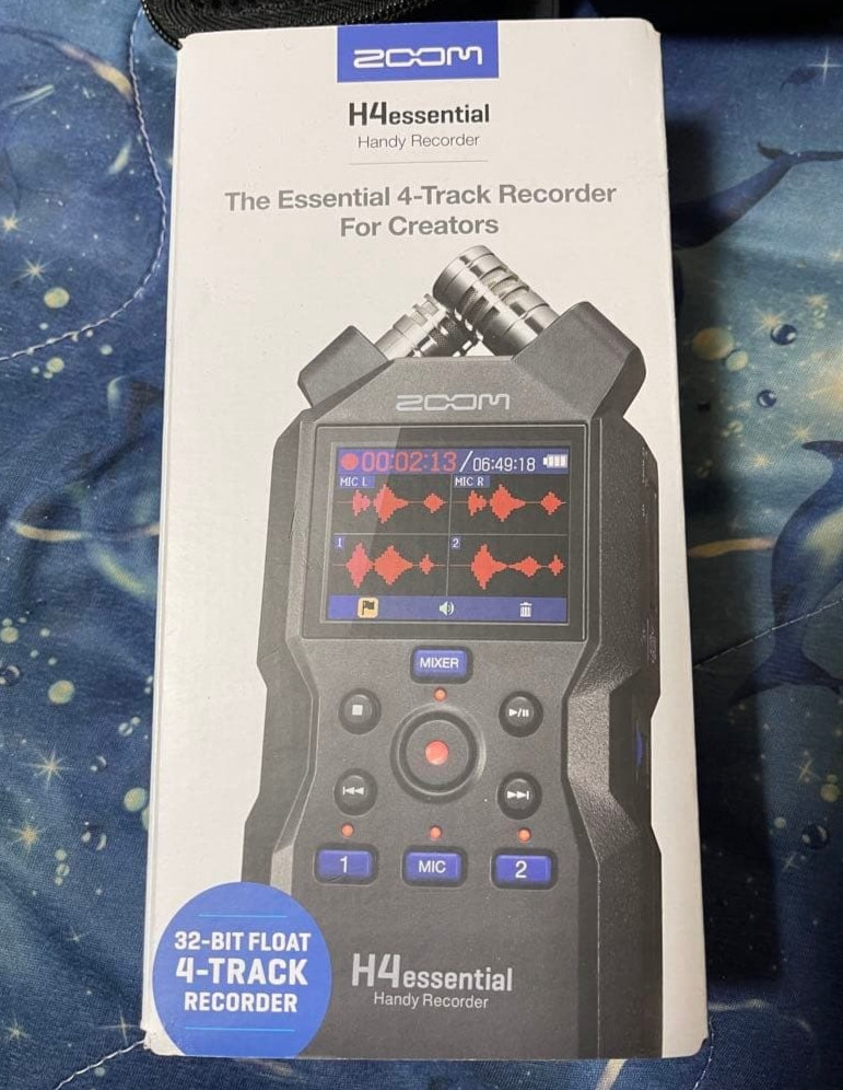 ZOOM H4essential 32-bit Float 4-Track Handy Recorder XY Mic XLR Inputs Sealed