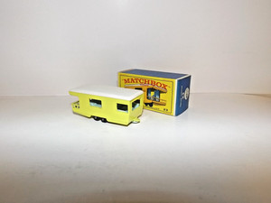 MATCHBOX REGULAR WHEEL NO. 23-D TRAILER CARAVEN YELLOW BODY OPEN AXLES