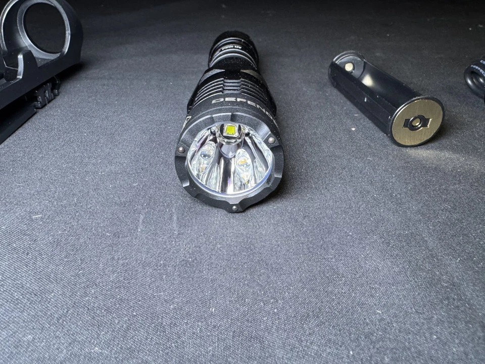 正品路虎 Defender UV 手电筒 51DLTT237BKA — 第 3/4 张图片