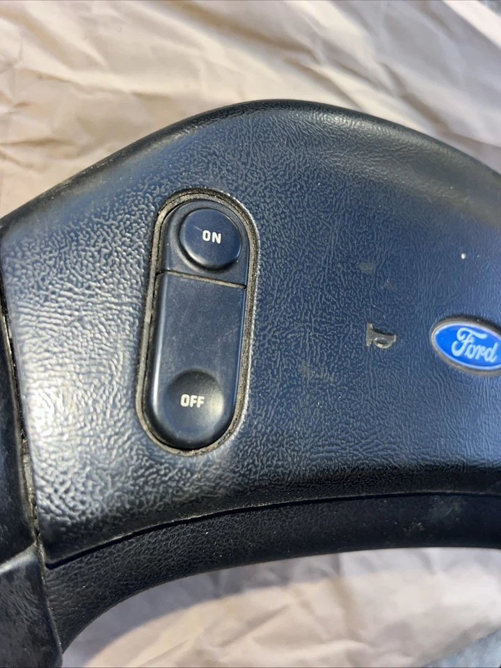 Volante Ford F-150 (Bronco) 1992-1996 con control de crucero (F-250, F-350) Foto 2 de 4