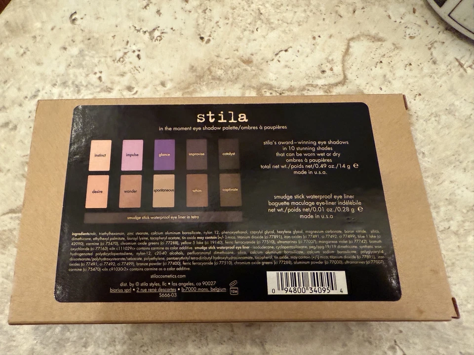 Paleta de sombras de ojos Stila "In The Moment" con delineador de ojos Tetra nueva en caja  Foto 3 de 4