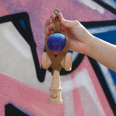 Kendama Fallenhalter mit Karabiner hellbraun Kunstleder Zubehör Träger