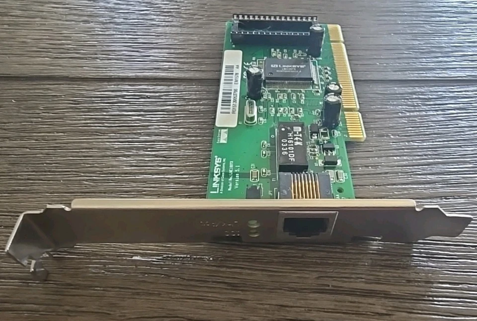 Linksys EtherFast® LNE100TX V5.1 Network Adapter  10/100Mbps - Image 3 of 4