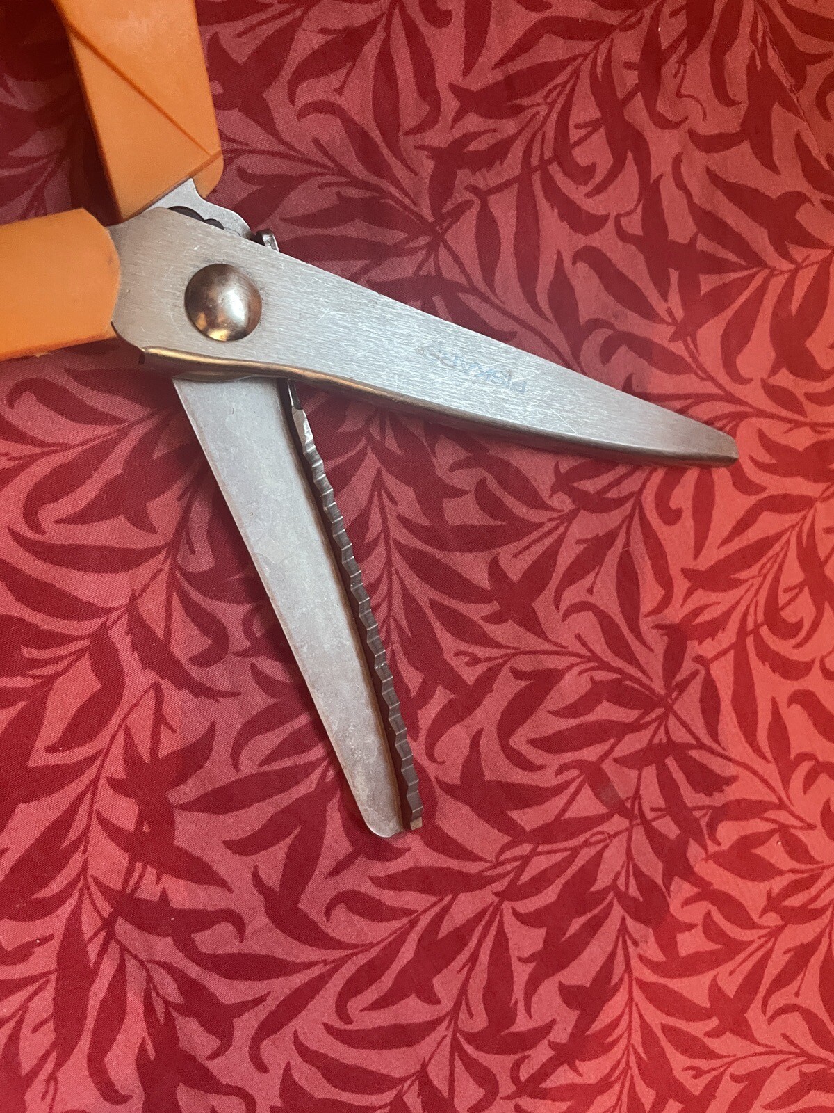 Finnish design Fiskars Classic Pinking Shears 23cm 9 inch Right Handed