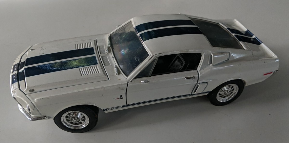 1968 Shelby GT-500KR ミニカー1/18 Shelby GT 500KR – 1968 – StageWonRestoration.com