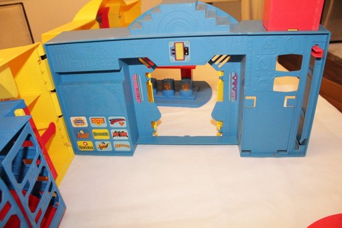 DC SUPERPOWERS HALL OF JUSTICE PLAYSET 1984 KENNER - Picture 13 of 20